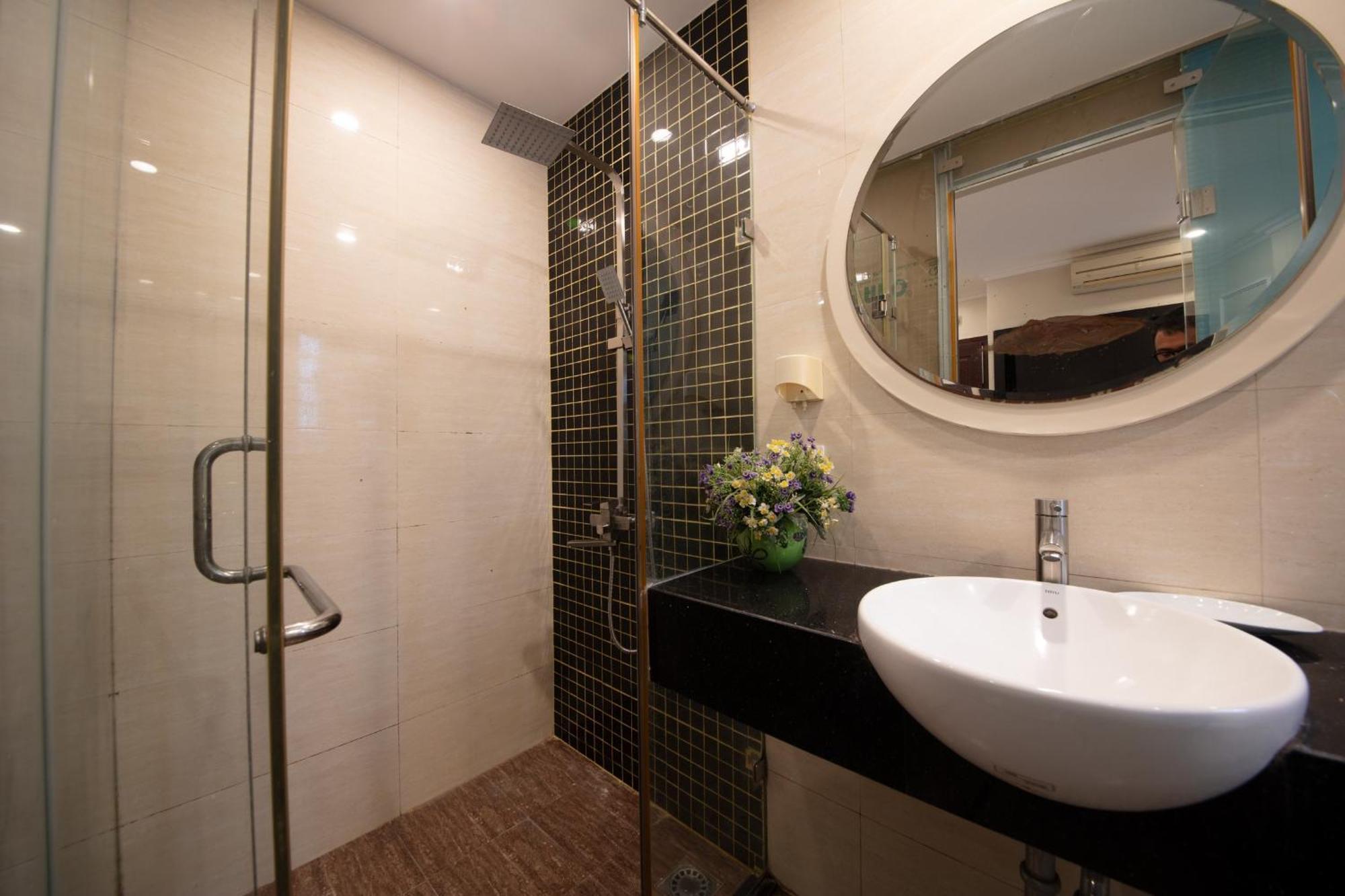 Omina Hanoi Hotel & Travel Bagian luar foto