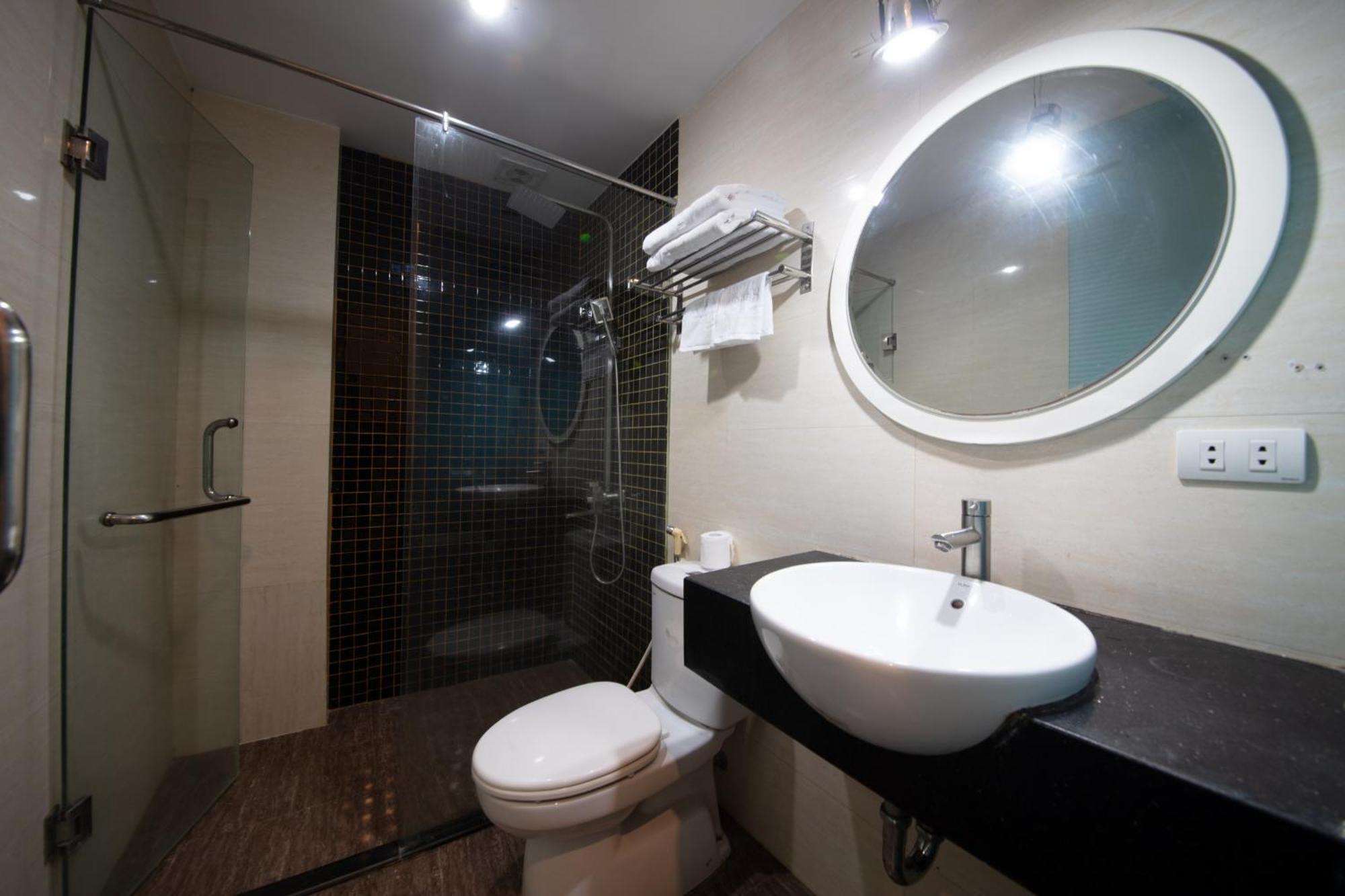 Omina Hanoi Hotel & Travel Bagian luar foto