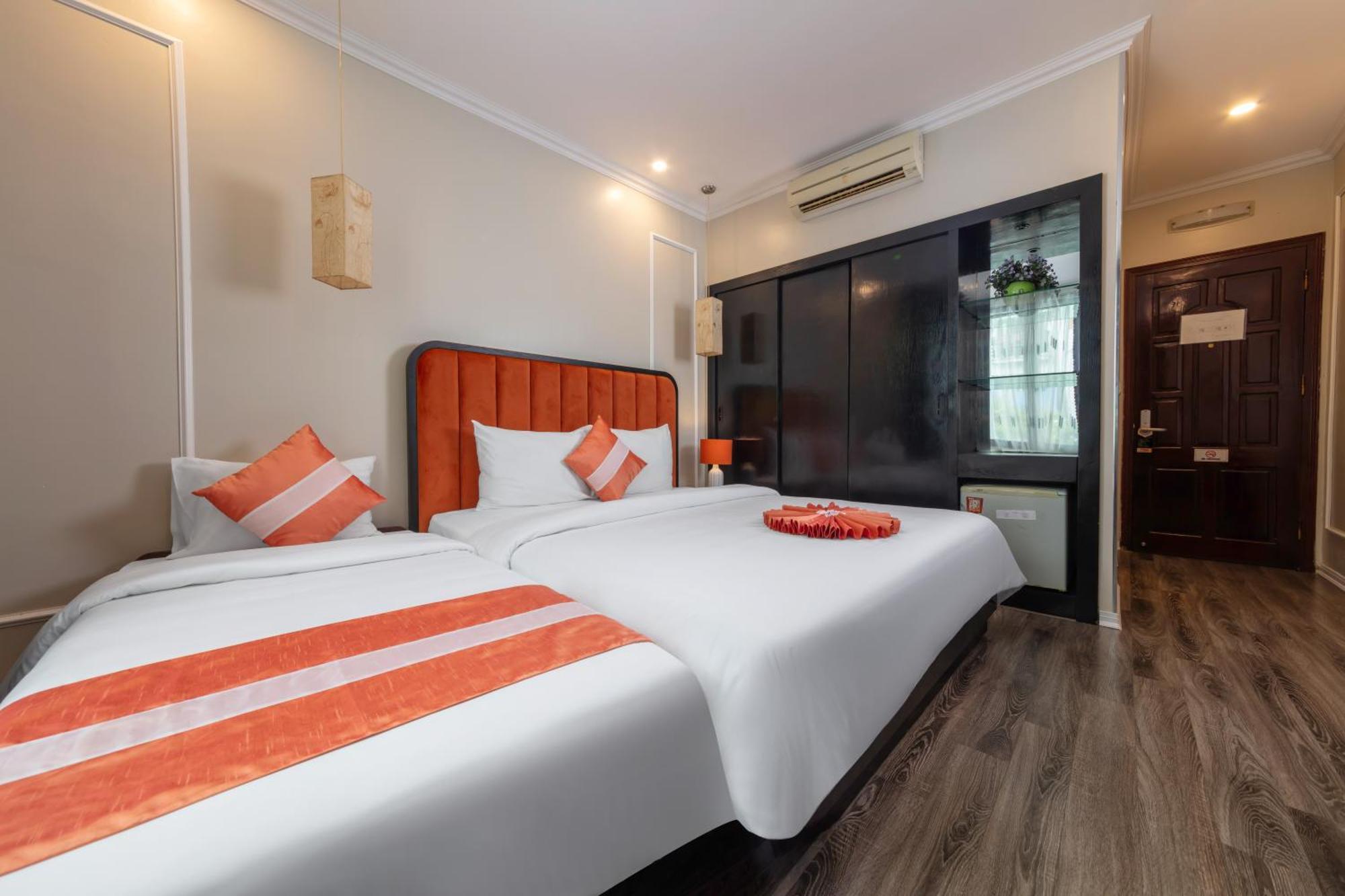 Omina Hanoi Hotel & Travel Bagian luar foto