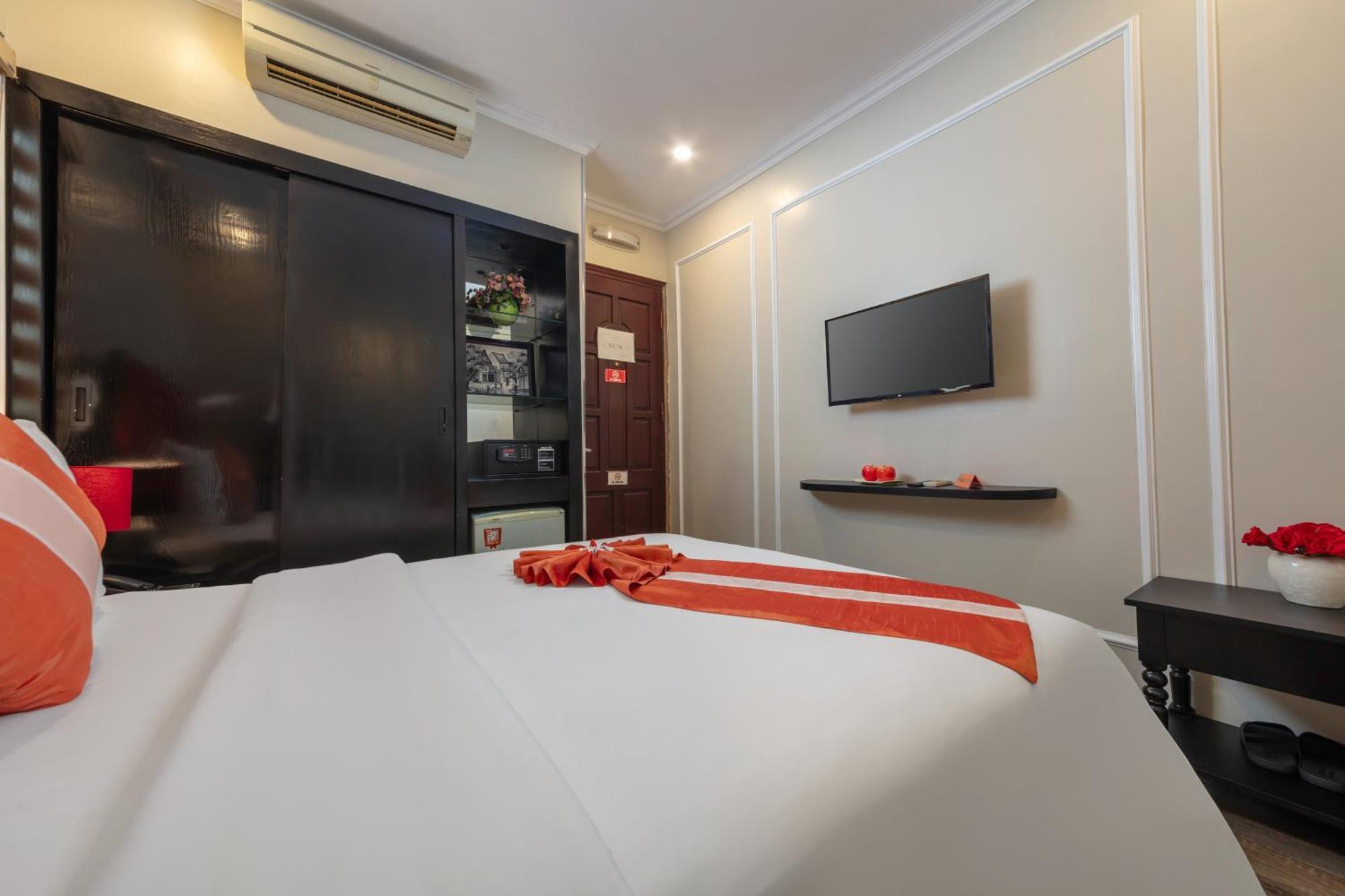 Omina Hanoi Hotel & Travel Bagian luar foto