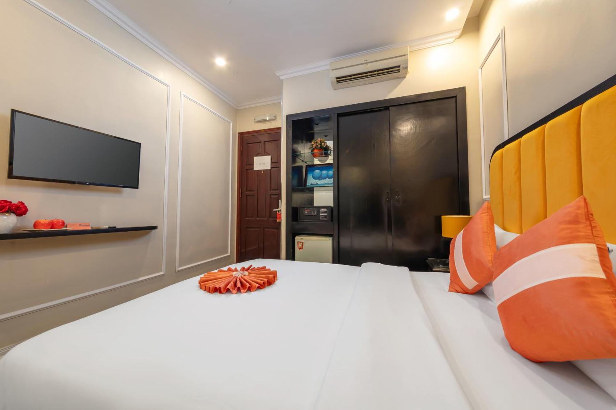 Omina Hanoi Hotel & Travel Bagian luar foto