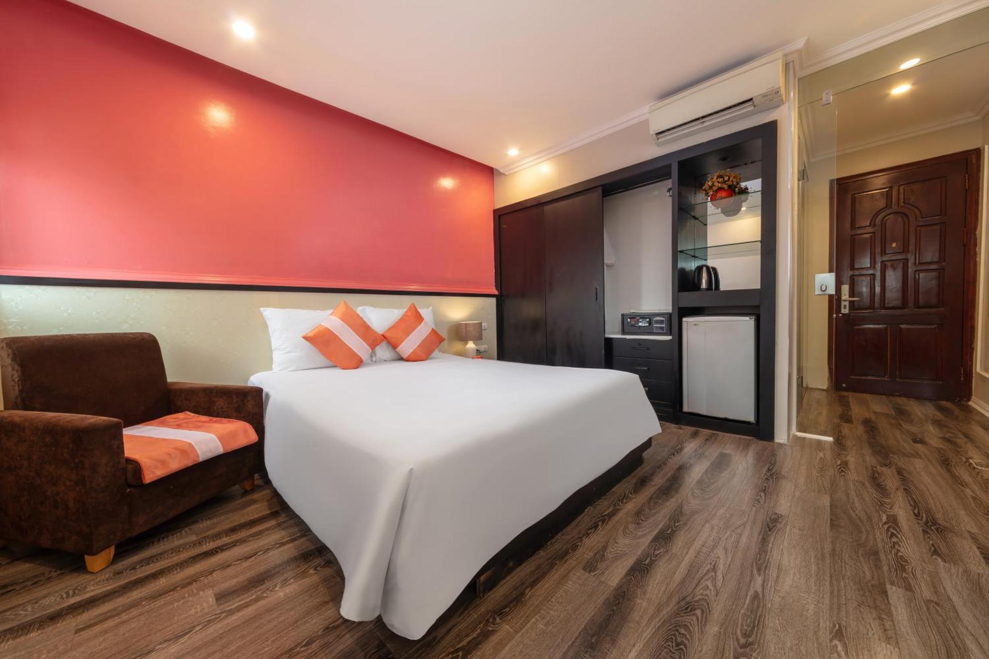 Omina Hanoi Hotel & Travel Bagian luar foto