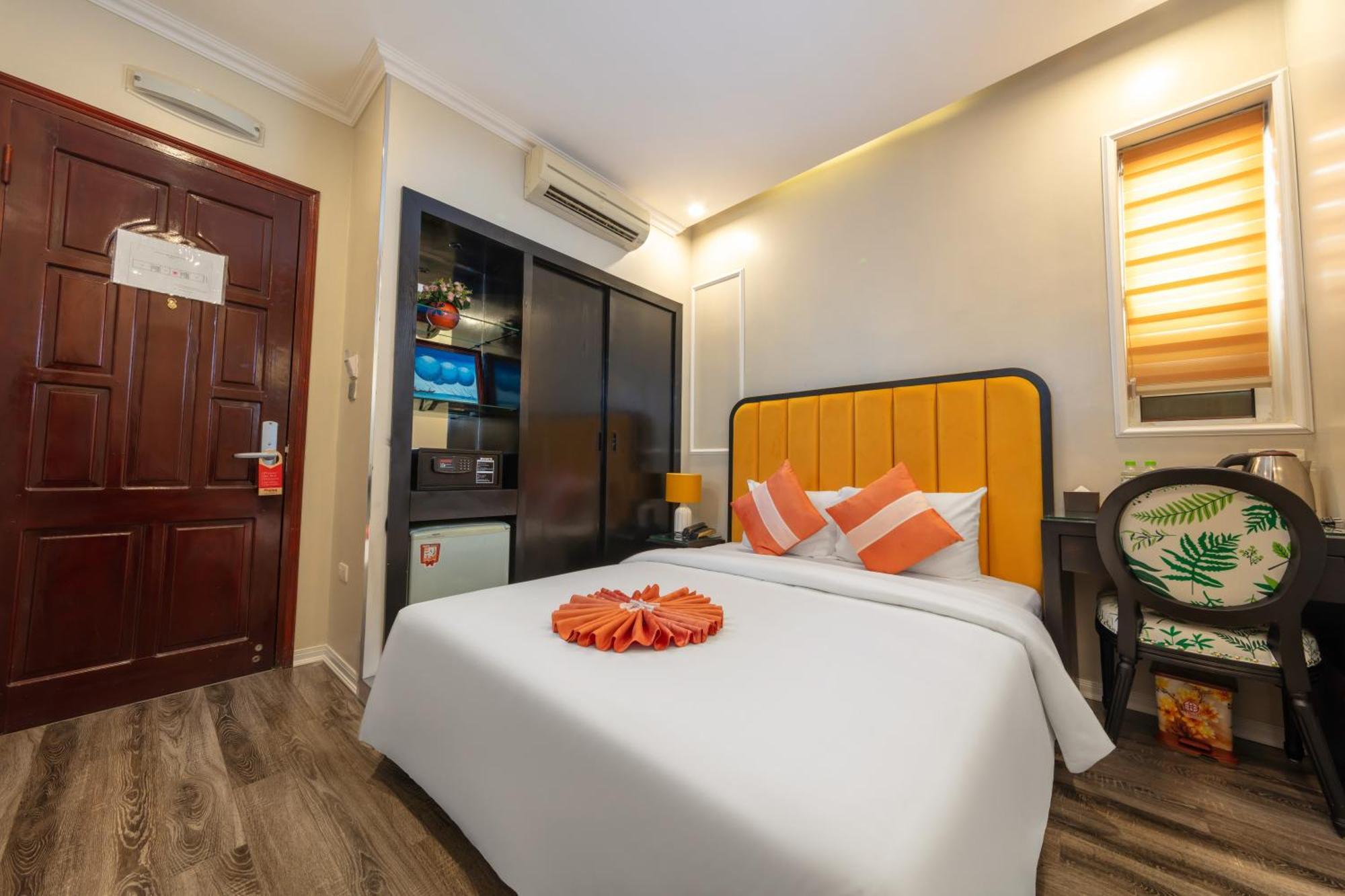 Omina Hanoi Hotel & Travel Bagian luar foto
