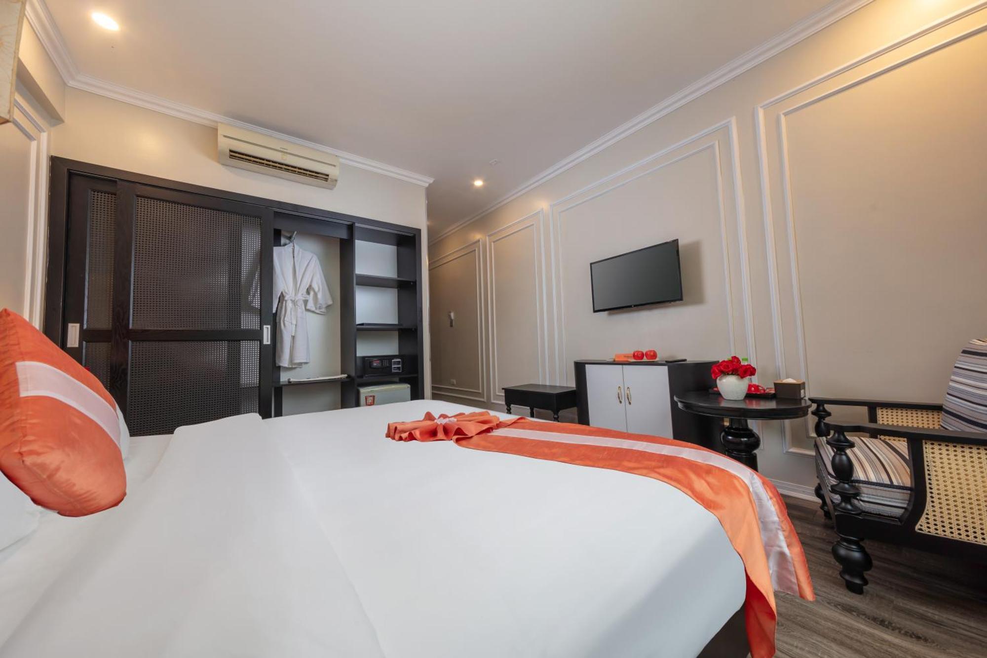 Omina Hanoi Hotel & Travel Bagian luar foto