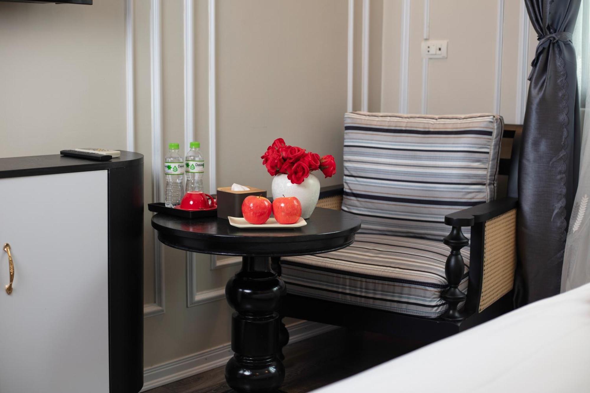 Omina Hanoi Hotel & Travel Bagian luar foto