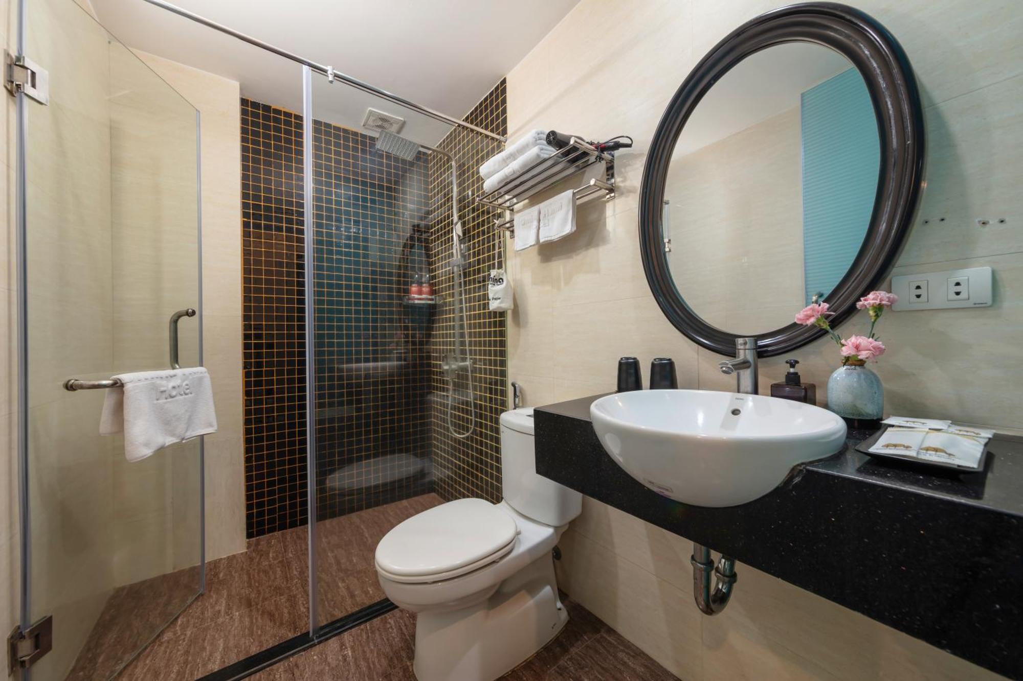Omina Hanoi Hotel & Travel Bagian luar foto